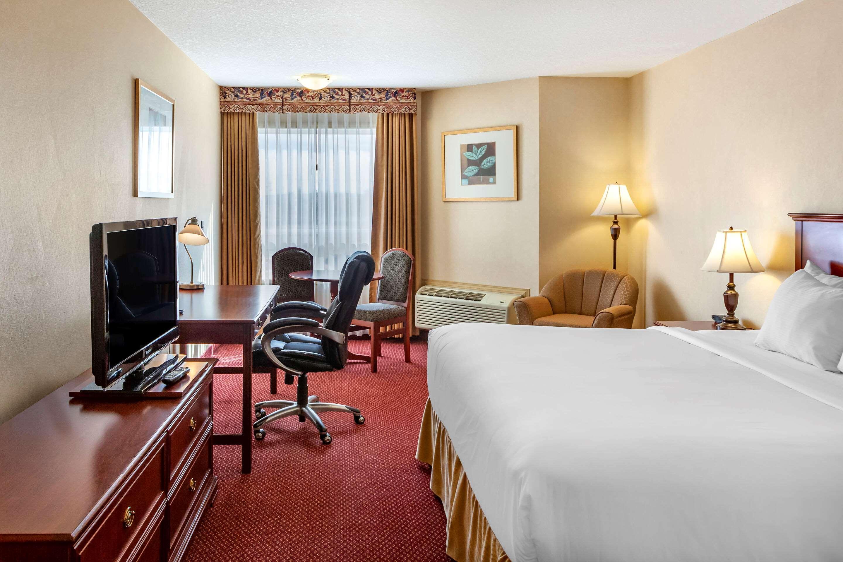 รามาดา บาย วินด์แฮม เอ็ดมันตัน อินเตอร์เนชั่นแนล แอร์พอร์ต Hotel เลอดูค ภายนอก รูปภาพ