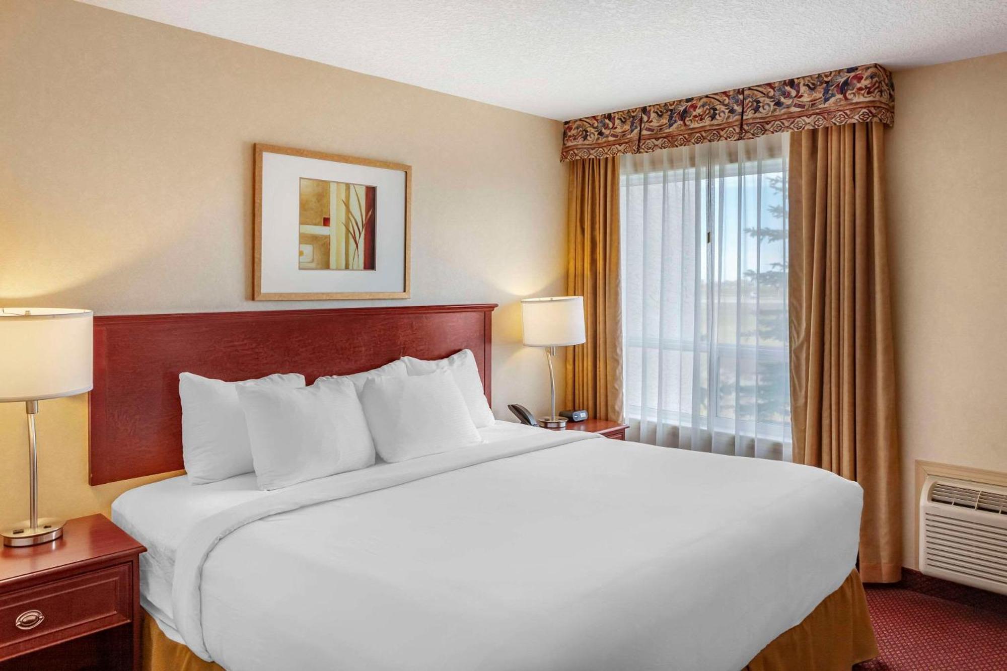 รามาดา บาย วินด์แฮม เอ็ดมันตัน อินเตอร์เนชั่นแนล แอร์พอร์ต Hotel เลอดูค ภายนอก รูปภาพ