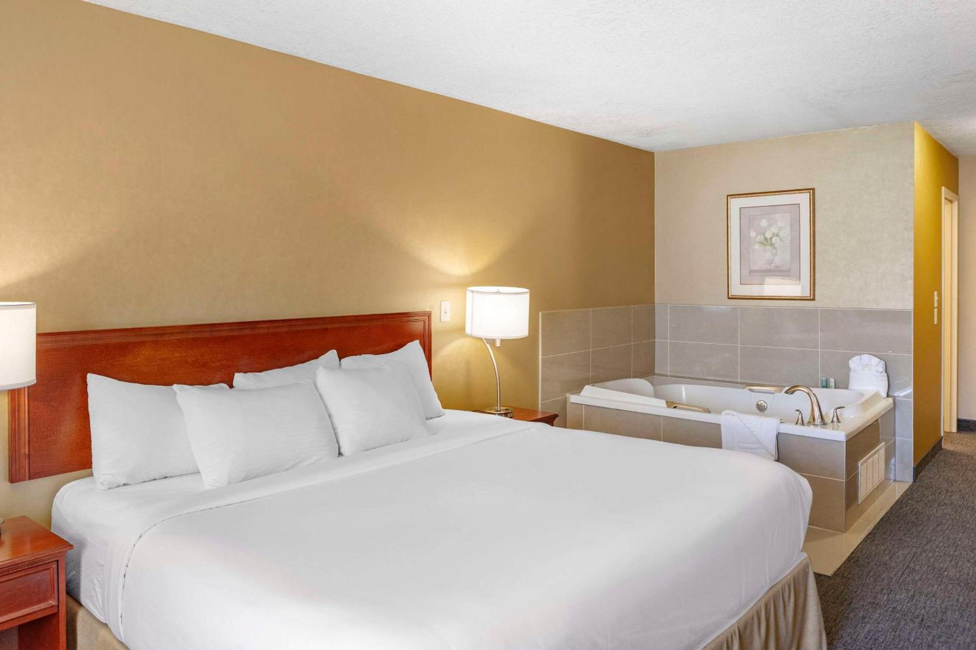 รามาดา บาย วินด์แฮม เอ็ดมันตัน อินเตอร์เนชั่นแนล แอร์พอร์ต Hotel เลอดูค ภายนอก รูปภาพ