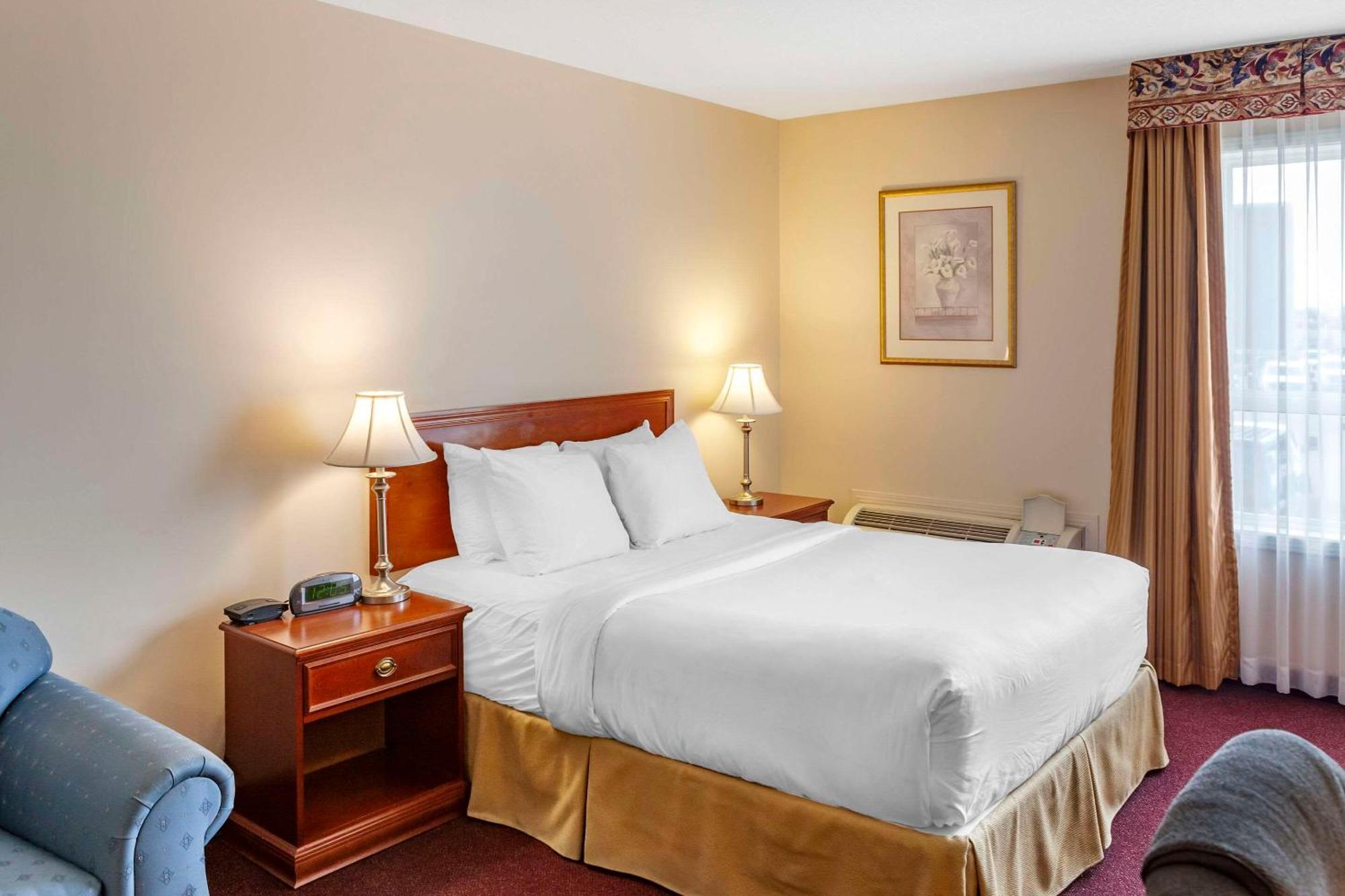 รามาดา บาย วินด์แฮม เอ็ดมันตัน อินเตอร์เนชั่นแนล แอร์พอร์ต Hotel เลอดูค ภายนอก รูปภาพ