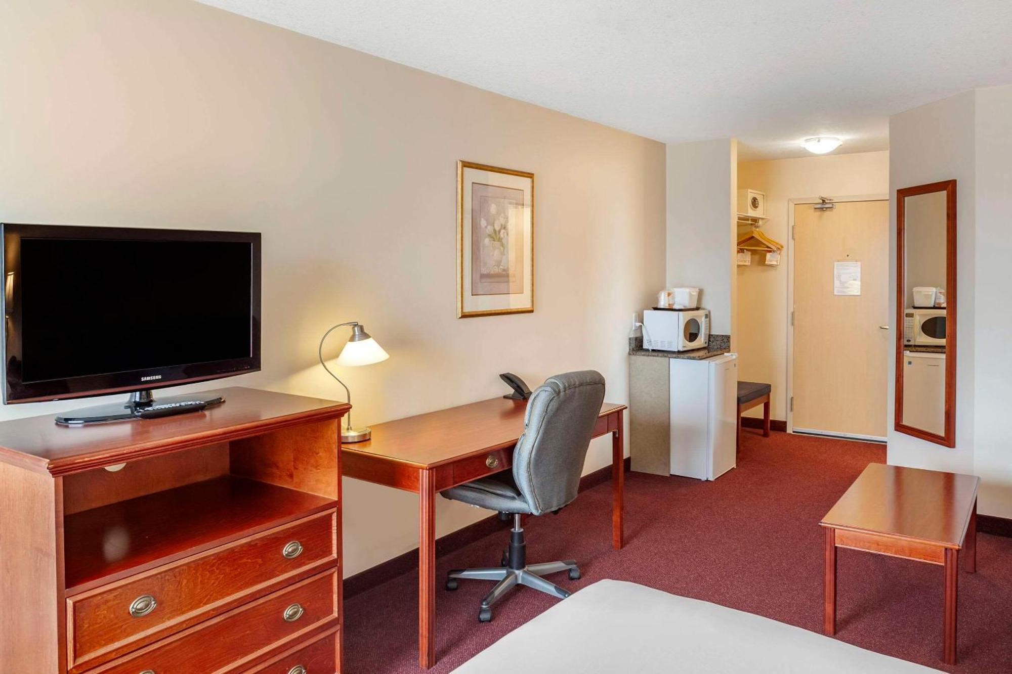 รามาดา บาย วินด์แฮม เอ็ดมันตัน อินเตอร์เนชั่นแนล แอร์พอร์ต Hotel เลอดูค ภายนอก รูปภาพ