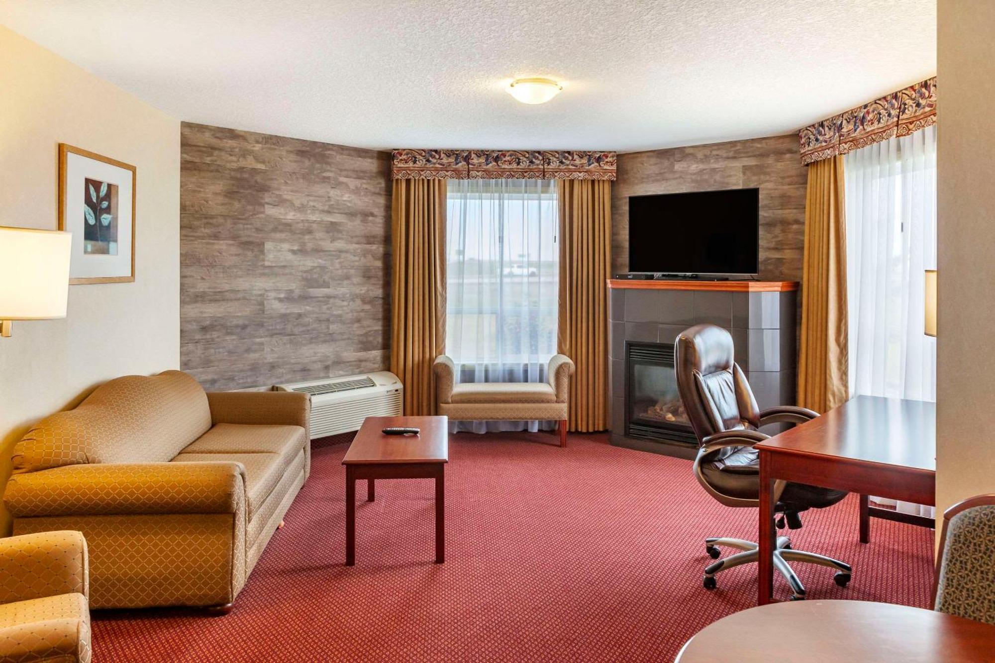 รามาดา บาย วินด์แฮม เอ็ดมันตัน อินเตอร์เนชั่นแนล แอร์พอร์ต Hotel เลอดูค ภายนอก รูปภาพ
