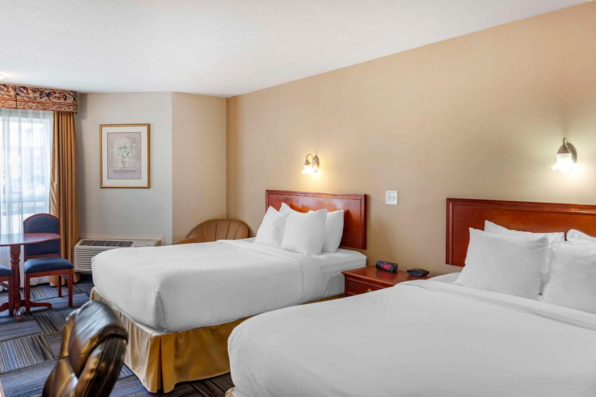 รามาดา บาย วินด์แฮม เอ็ดมันตัน อินเตอร์เนชั่นแนล แอร์พอร์ต Hotel เลอดูค ภายนอก รูปภาพ