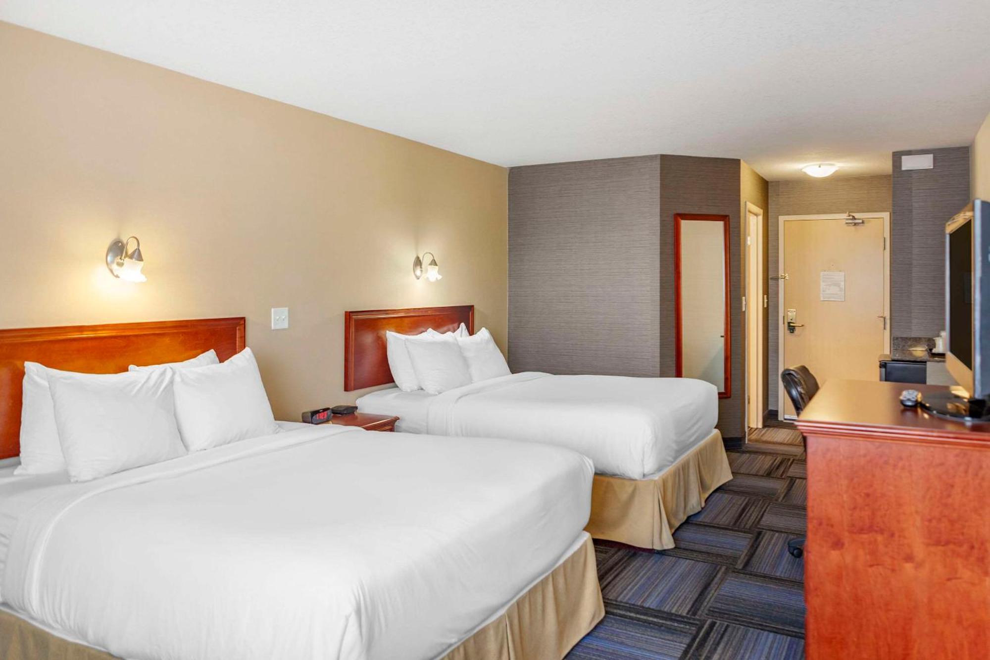 รามาดา บาย วินด์แฮม เอ็ดมันตัน อินเตอร์เนชั่นแนล แอร์พอร์ต Hotel เลอดูค ภายนอก รูปภาพ