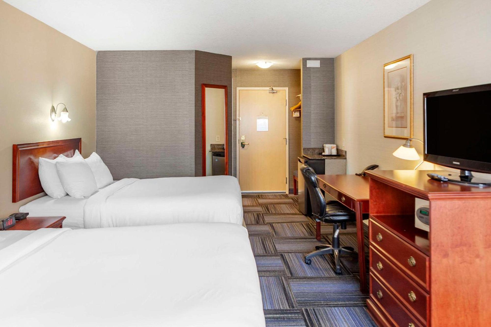 รามาดา บาย วินด์แฮม เอ็ดมันตัน อินเตอร์เนชั่นแนล แอร์พอร์ต Hotel เลอดูค ภายนอก รูปภาพ
