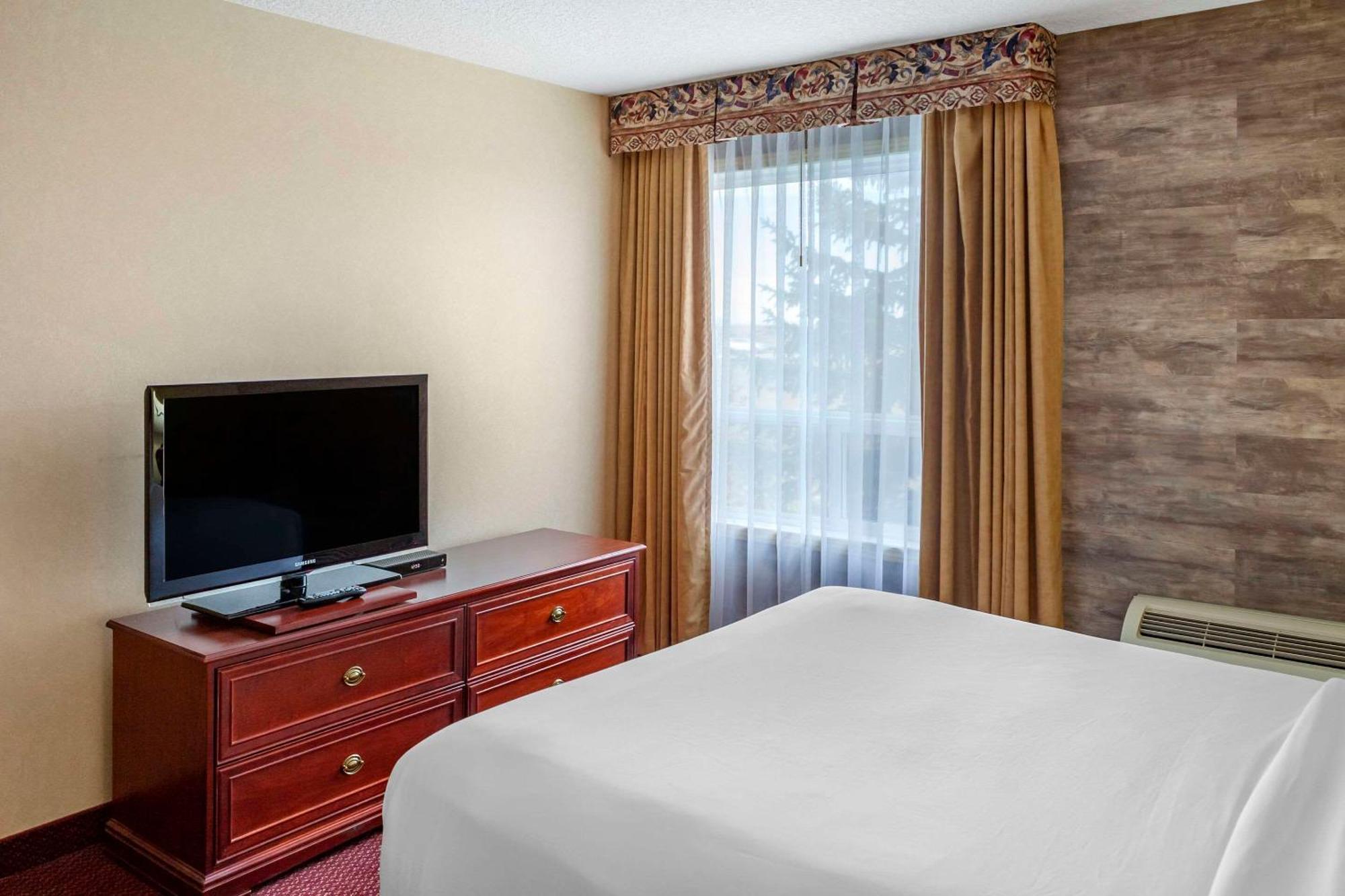 รามาดา บาย วินด์แฮม เอ็ดมันตัน อินเตอร์เนชั่นแนล แอร์พอร์ต Hotel เลอดูค ภายนอก รูปภาพ