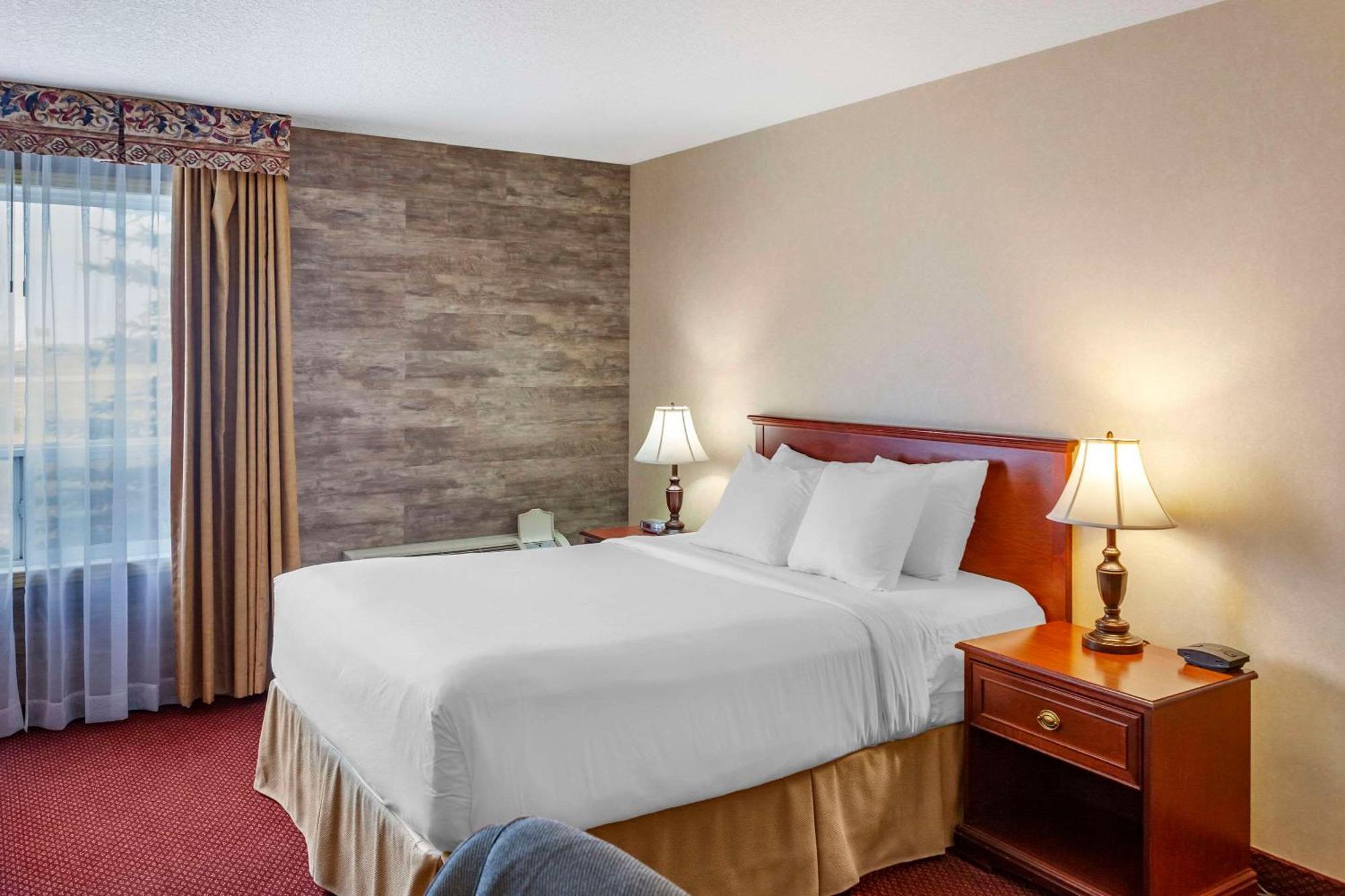 รามาดา บาย วินด์แฮม เอ็ดมันตัน อินเตอร์เนชั่นแนล แอร์พอร์ต Hotel เลอดูค ภายนอก รูปภาพ