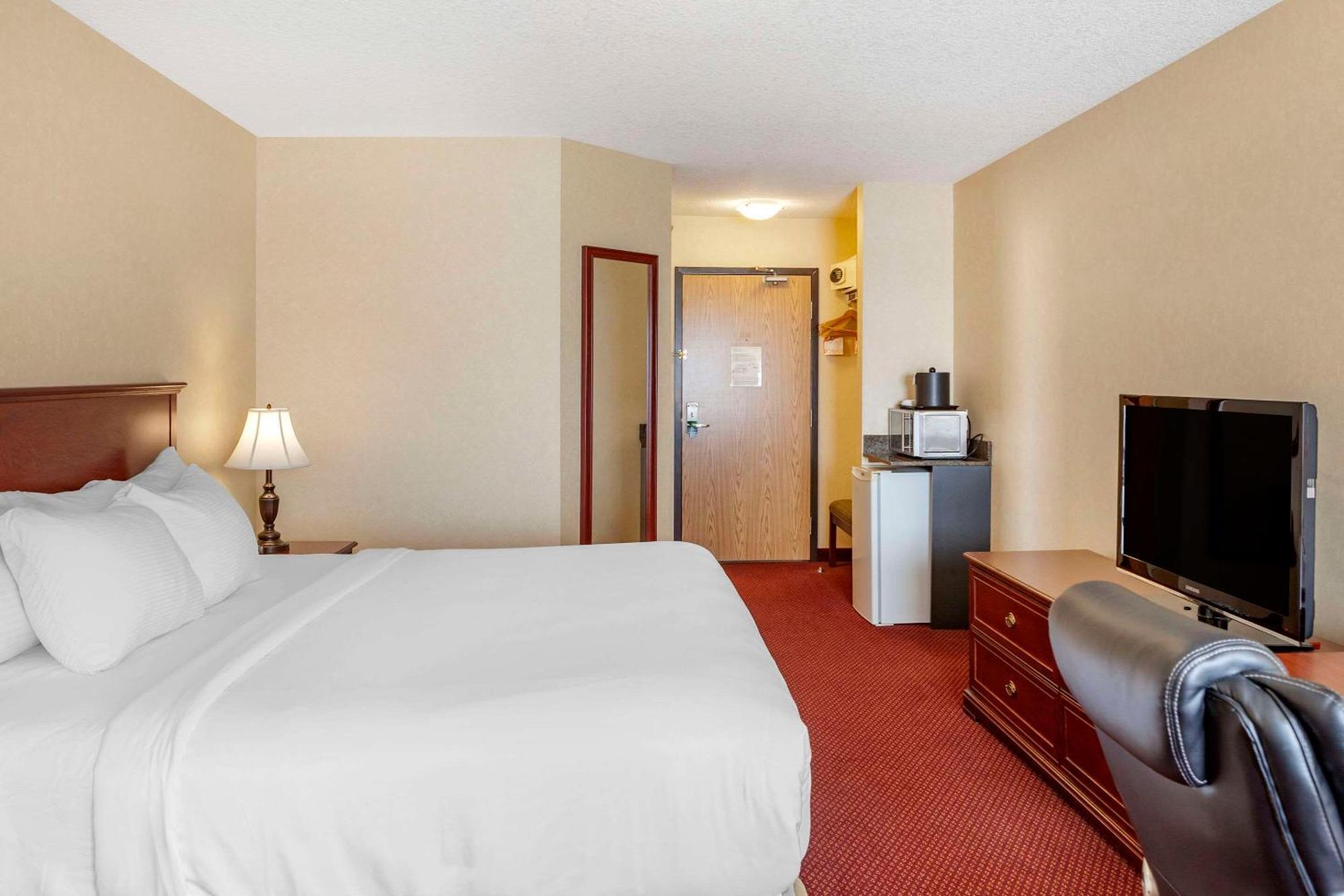 รามาดา บาย วินด์แฮม เอ็ดมันตัน อินเตอร์เนชั่นแนล แอร์พอร์ต Hotel เลอดูค ภายนอก รูปภาพ