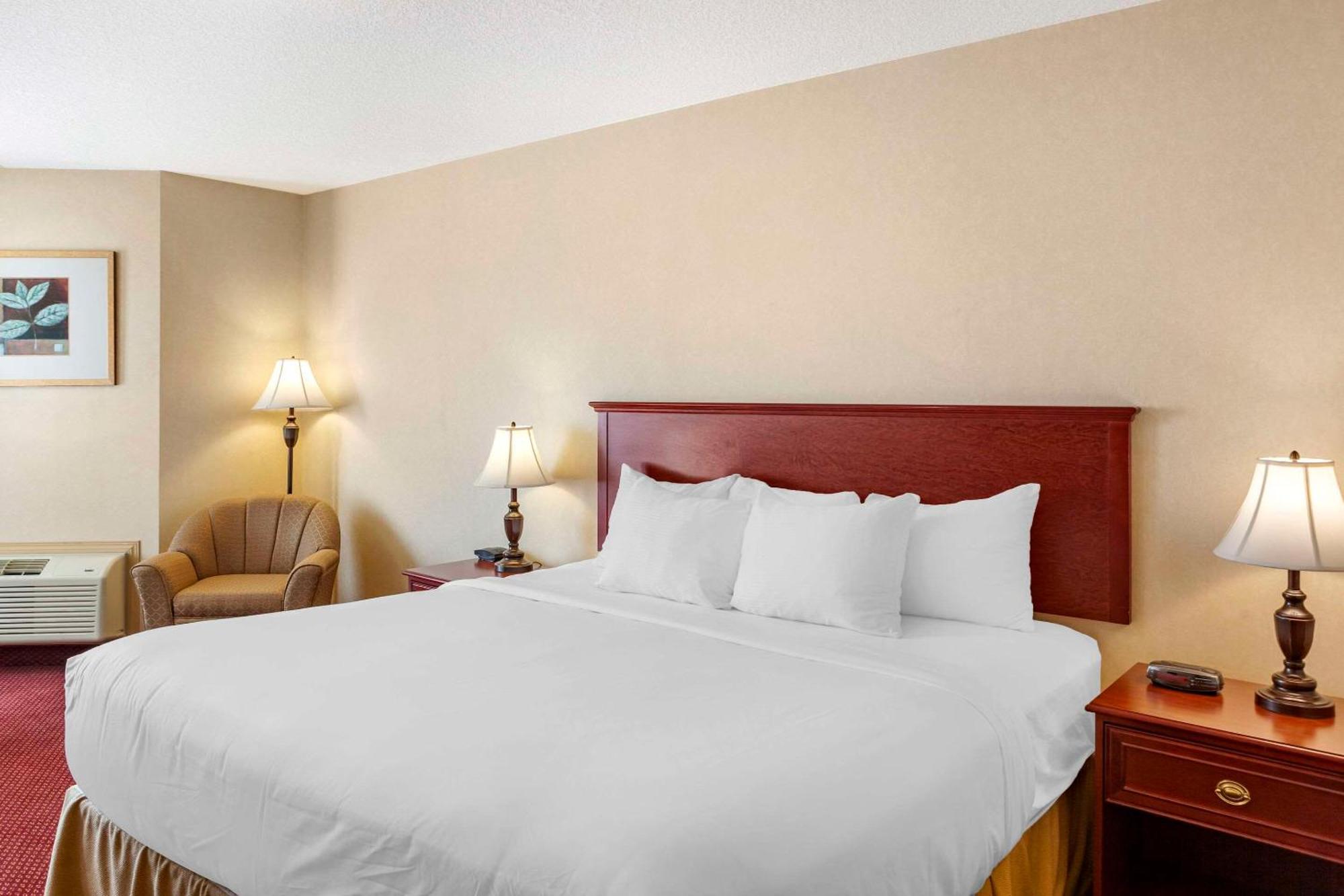 รามาดา บาย วินด์แฮม เอ็ดมันตัน อินเตอร์เนชั่นแนล แอร์พอร์ต Hotel เลอดูค ภายนอก รูปภาพ