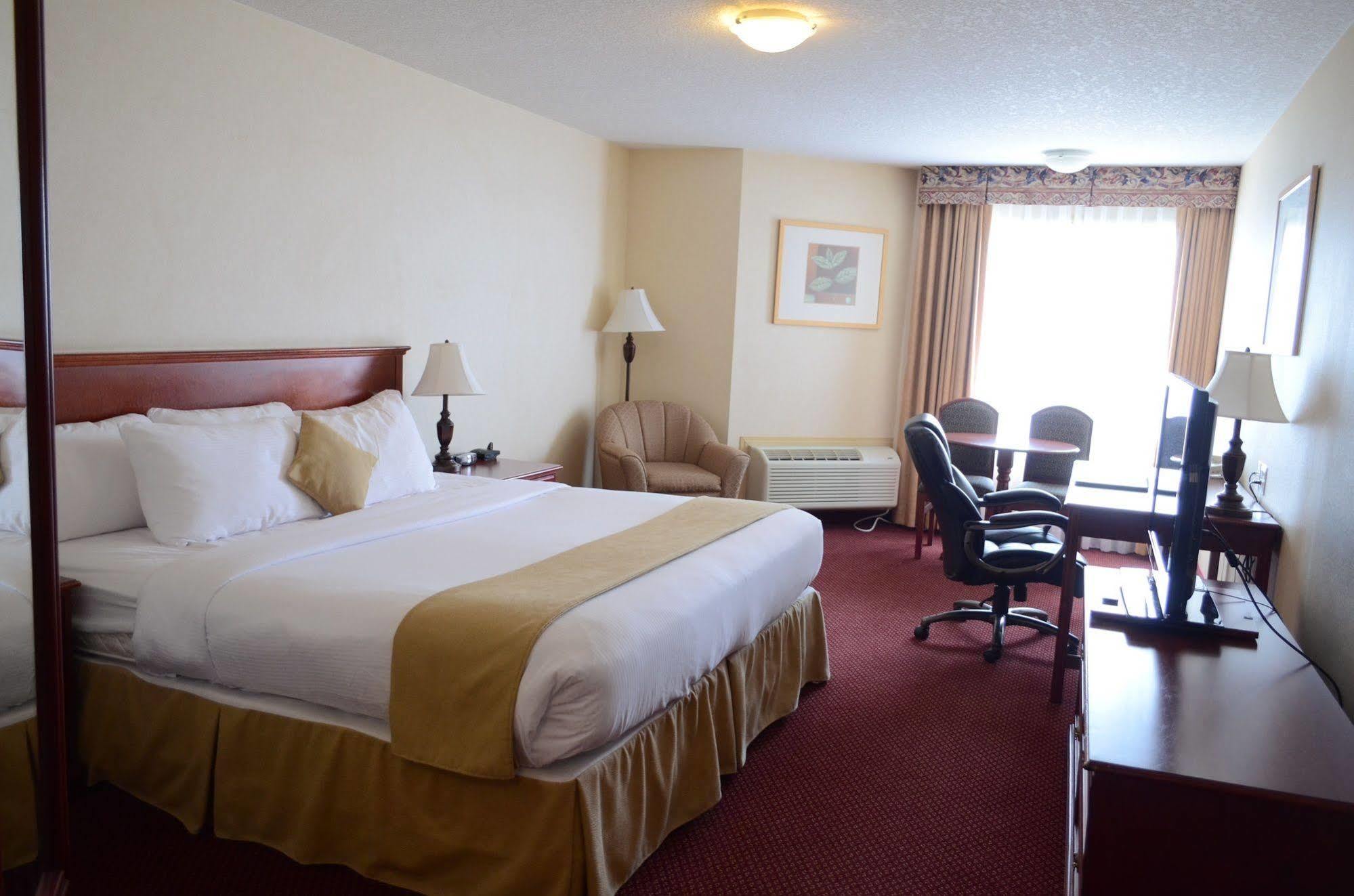 รามาดา บาย วินด์แฮม เอ็ดมันตัน อินเตอร์เนชั่นแนล แอร์พอร์ต Hotel เลอดูค ภายนอก รูปภาพ